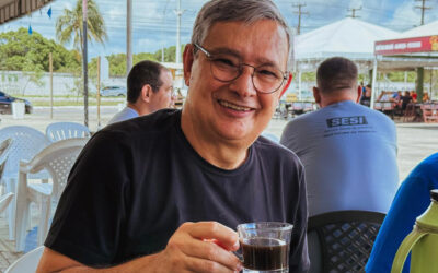 Clube da Feira: uma confraternização semanal de Eduardo Amorim com amigos e familiares
