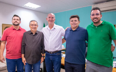 Eduardo Amorim e Valmir de Francisquinho são recepcionados pelo prefeito Edi Leite, em Carmópolis
